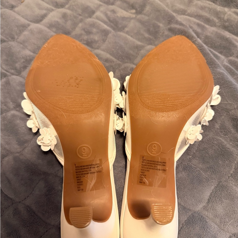 A New Day white  Floral heels - Picture 3 of 3